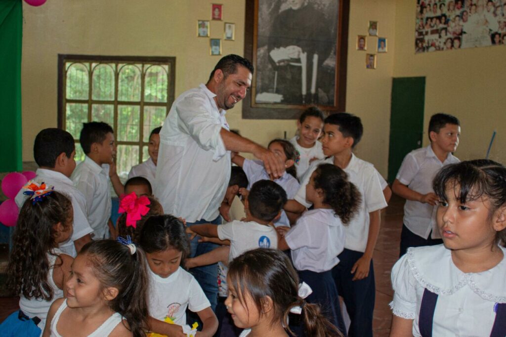 Le parrainage facilite l'accès à l'éducation pour les enfants les plus vulnérables. La photo représente une classe d'enfants au Nicaragua.